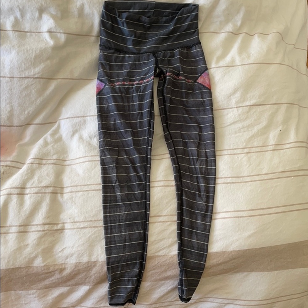 TEEKI “Reflection” yoga hot pant leggings